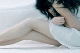 Áo lệch khuy của bé 12 tuổi “tố“ anh sinh viên dưới gầm giường Áo lệch khuy của bé 12 tuổi “tố“ anh sinh viên dưới gầm giường