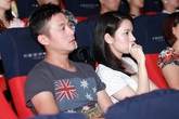 Vợ MC Anh Tuấn bất ngờ xuất hiện ở buổi ra mắt phim Vợ MC Anh Tuấn bất ngờ xuất hiện ở buổi ra mắt phim