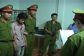 Đau đớn một thiếu nữ khuyết tật bị 5 gã đàn ông cùng cảnh ngộ hiếp dâm Đau đớn một thiếu nữ khuyết tật bị 5 gã đàn ông cùng cảnh ngộ hiếp dâm