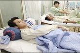 Khắc Việt phải nhập viện khẩn cấp Khắc Việt phải nhập viện khẩn cấp