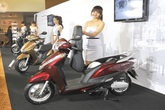 Xe ga Honda Lead 125 một mình “loạn” giá Xe ga Honda Lead 125 một mình “loạn” giá