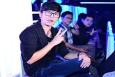 Hoài Linh nhí nhảnh 'xì tin' trên ghế nóng Hoài Linh nhí nhảnh 'xì tin' trên ghế nóng