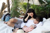 Khoảnh khắc yêu thương đầy lãng mạn của vợ chồng sao Việt Khoảnh khắc yêu thương đầy lãng mạn của vợ chồng sao Việt