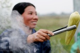 Những phụ nữ bán ngô luộc thu 30 triệu đồng/tháng Những phụ nữ bán ngô luộc thu 30 triệu đồng/tháng