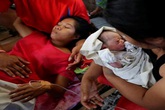 Những phép màu kỳ diệu trong siêu bão Haiyan Những phép màu kỳ diệu trong siêu bão Haiyan
