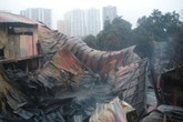 Một cháu bé mất tích sau đám cháy lớn Một cháu bé mất tích sau đám cháy lớn