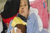 Nghẹn ngào con chết, mẹ liệt giường túng quẫn cả tiền ma chay Nghẹn ngào con chết, mẹ liệt giường túng quẫn cả tiền ma chay