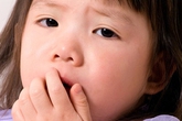 Cha mẹ nên xử lý thế nào khi trẻ bị ho? Cha mẹ nên xử lý thế nào khi trẻ bị ho?