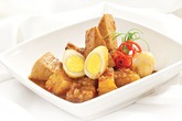 Chả lụa kho trứng cút Chả lụa kho trứng cút