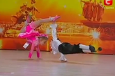 Tiết mục biểu diễn gây ấn tượng của 2 bé tại Ukraina's Got Talent Tiết mục biểu diễn gây ấn tượng của 2 bé tại Ukraina's Got Talent