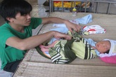 Chuyện tình đẹp của vợ chồng bị liệt chân Chuyện tình đẹp của vợ chồng bị liệt chân