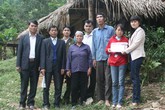 Cheo leo đường đến với cô bé Sán Chí nơi khe núi heo hút Cheo leo đường đến với cô bé Sán Chí nơi khe núi heo hút