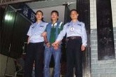 Vụ án kinh hoàng: Con trai thuê sát thủ giết cha và chị gái Vụ án kinh hoàng: Con trai thuê sát thủ giết cha và chị gái