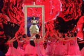 Hoành tráng và lộng lẫy Hòa nhạc Năm mới 2014 của VTV Hoành tráng và lộng lẫy Hòa nhạc Năm mới 2014 của VTV