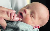 Bé được sinh ra từ tử cung của bà ngoại Bé được sinh ra từ tử cung của bà ngoại