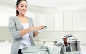 Những thói quen xấu gây hại cho đôi tay phụ nữ Những thói quen xấu gây hại cho đôi tay phụ nữ