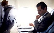 "Ngã ngửa" vì mất gần 1.200 USD chỉ để đọc email trên máy bay "Ngã ngửa" vì mất gần 1.200 USD chỉ để đọc email trên máy bay