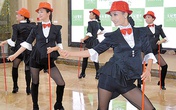 12 bà lão U60 phẫu thuật thành... thiếu nữ xinh đẹp 12 bà lão U60 phẫu thuật thành... thiếu nữ xinh đẹp