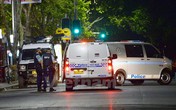 Cảnh sát tấn công quán cà phê ở Sydney để giải cứu con tin Cảnh sát tấn công quán cà phê ở Sydney để giải cứu con tin