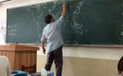 Kinh ngạc, thầy giáo vẽ bản đồ lịch sử chính xác không cần sách Kinh ngạc, thầy giáo vẽ bản đồ lịch sử chính xác không cần sách