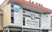 Phòng bán vé tàu Tết bị ném "bom" xăng Phòng bán vé tàu Tết bị ném "bom" xăng