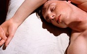 Đổ mồ hôi lưng và bụng khi ngủ có nguy hiểm không? Đổ mồ hôi lưng và bụng khi ngủ có nguy hiểm không?