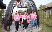 Thí sinh Hoa hậu Việt Nam ăn mặc giản dị bên trẻ khuyết tật Thí sinh Hoa hậu Việt Nam ăn mặc giản dị bên trẻ khuyết tật