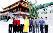 Pho sách nặng gần nửa tấn trong ngôi chùa lương duyên tiền định Pho sách nặng gần nửa tấn trong ngôi chùa lương duyên tiền định