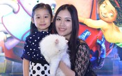 Vợ Minh Tiệp đưa con gái xinh xắn đi xem phim Vợ Minh Tiệp đưa con gái xinh xắn đi xem phim