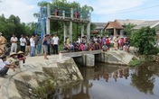 Phát hiện thi thể bé trai 9 tuổi nổi trên kênh Phát hiện thi thể bé trai 9 tuổi nổi trên kênh