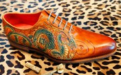 Chàng trai Việt làm giày bespoke tại Canada Chàng trai Việt làm giày bespoke tại Canada