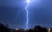 Đi đám ma về, 2 người bị sét đánh chết Đi đám ma về, 2 người bị sét đánh chết