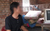 Xâm hại bé gái, gã trai loã thể trèo tường 4m tẩu thoát Xâm hại bé gái, gã trai loã thể trèo tường 4m tẩu thoát