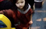 Bé 4 tuổi bị xích 2 chân khi đi xe buýt dậy sóng dư luận Bé 4 tuổi bị xích 2 chân khi đi xe buýt dậy sóng dư luận