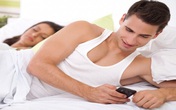 Bí mật của cặp đôi nhờ em gái chăm “bồ” Bí mật của cặp đôi nhờ em gái chăm “bồ”