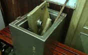 Con trai dẫn bạn về nhà trộm két sắt một tỷ đồng Con trai dẫn bạn về nhà trộm két sắt một tỷ đồng