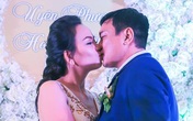 Diễn viên Hoàng Phúc hôn vợ kém 12 tuổi đắm đuối trong tiệc cưới Diễn viên Hoàng Phúc hôn vợ kém 12 tuổi đắm đuối trong tiệc cưới