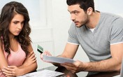 Thâm hụt tiền trong két, chồng nghi vợ đem tiền cho nhà ngoại Thâm hụt tiền trong két, chồng nghi vợ đem tiền cho nhà ngoại