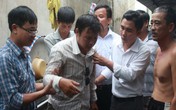 Hàng xóm đau xót không cứu được cháu bé bị bồn nước rơi trúng Hàng xóm đau xót không cứu được cháu bé bị bồn nước rơi trúng