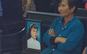 Mẹ nạn nhân đòi giết kẻ sát hại con gái trước tòa Mẹ nạn nhân đòi giết kẻ sát hại con gái trước tòa
