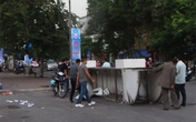 Hà Nội: Cổng chào đổ sập đè trúng 2 vợ chồng Hà Nội: Cổng chào đổ sập đè trúng 2 vợ chồng