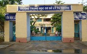 Bố mẹ nữ sinh bị bạn "đánh hội đồng bằng ghế nhựa" phải vay 6 triệu đưa con đi khám Bố mẹ nữ sinh bị bạn "đánh hội đồng bằng ghế nhựa" phải vay 6 triệu đưa con đi khám