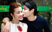 Đông Nhi cười rạng rỡ khi được Ông Cao Thắng hôn giữa chốn đông người Đông Nhi cười rạng rỡ khi được Ông Cao Thắng hôn giữa chốn đông người