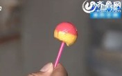 Xót xa bé 6 tuổi mất mạng sau khi ăn kẹo mút nhặt được bên lề đường Xót xa bé 6 tuổi mất mạng sau khi ăn kẹo mút nhặt được bên lề đường