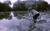 Bản án cho người mẹ nhẫn tâm ném con mới sinh xuống ao làng Bản án cho người mẹ nhẫn tâm ném con mới sinh xuống ao làng