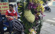 Angela Phương Trinh gửi hoa viếng muộn, vợ Duy Nhân nghĩ mọi chuyện là mơ Angela Phương Trinh gửi hoa viếng muộn, vợ Duy Nhân nghĩ mọi chuyện là mơ