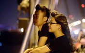 Người dân lên cầu Nhật Tân hóng gió Người dân lên cầu Nhật Tân hóng gió