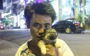 Chuyện cảm động đằng sau bức ảnh chú chó trong chiếc giỏ của cậu bé đánh giày Chuyện cảm động đằng sau bức ảnh chú chó trong chiếc giỏ của cậu bé đánh giày