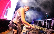 Hoàng Yến chịu lạnh mặc sexy làm DJ ở Hà Nội lúc nửa đêm Hoàng Yến chịu lạnh mặc sexy làm DJ ở Hà Nội lúc nửa đêm