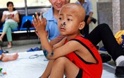 Vòng tay nhân ái (MS 148): Ứa nước mắt cảnh bố trẻ chăm các con ung thư, bại não Vòng tay nhân ái (MS 148): Ứa nước mắt cảnh bố trẻ chăm các con ung thư, bại não
